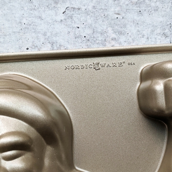 Nordic Ware Vintage Santa Claus Cake Pan 10 Cups Baking Mold 3D Christmas Bundt - Picture 3 of 4